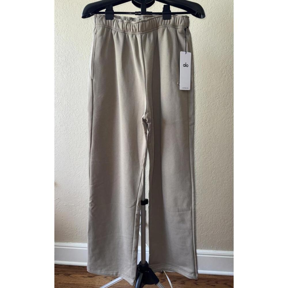 ALO Accolade Unisex Wide Leg Sweats. Color Gravel. Size M.